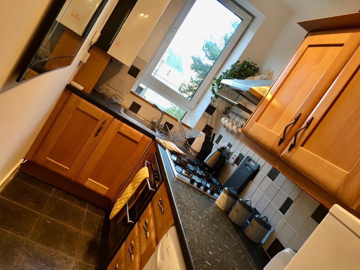 Cosy 2 Bedroom Central Apartment - Free Parking, Free Wifi Aberdeen Eksteriør bilde