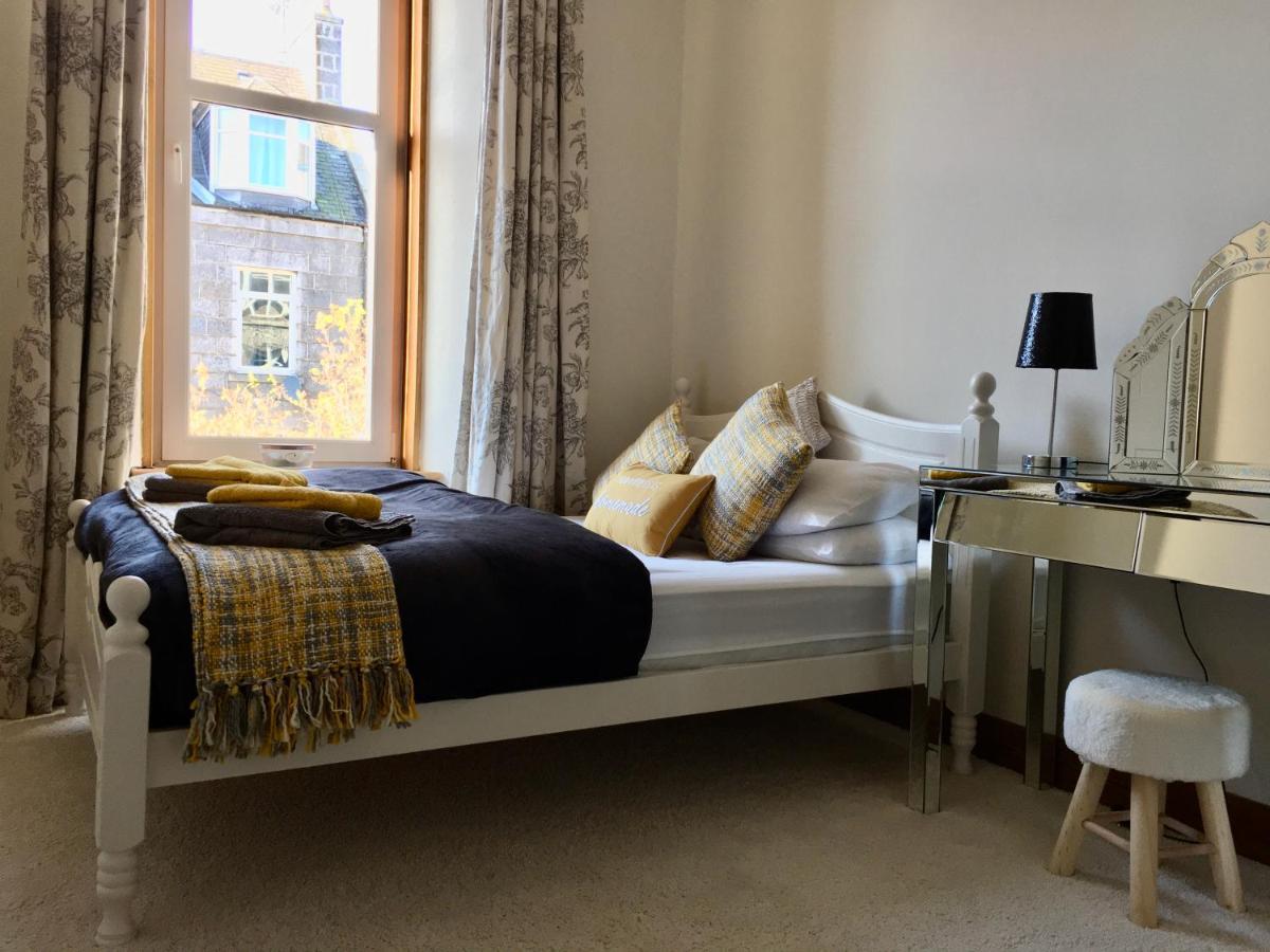 Cosy 2 Bedroom Central Apartment - Free Parking, Free Wifi Aberdeen Eksteriør bilde