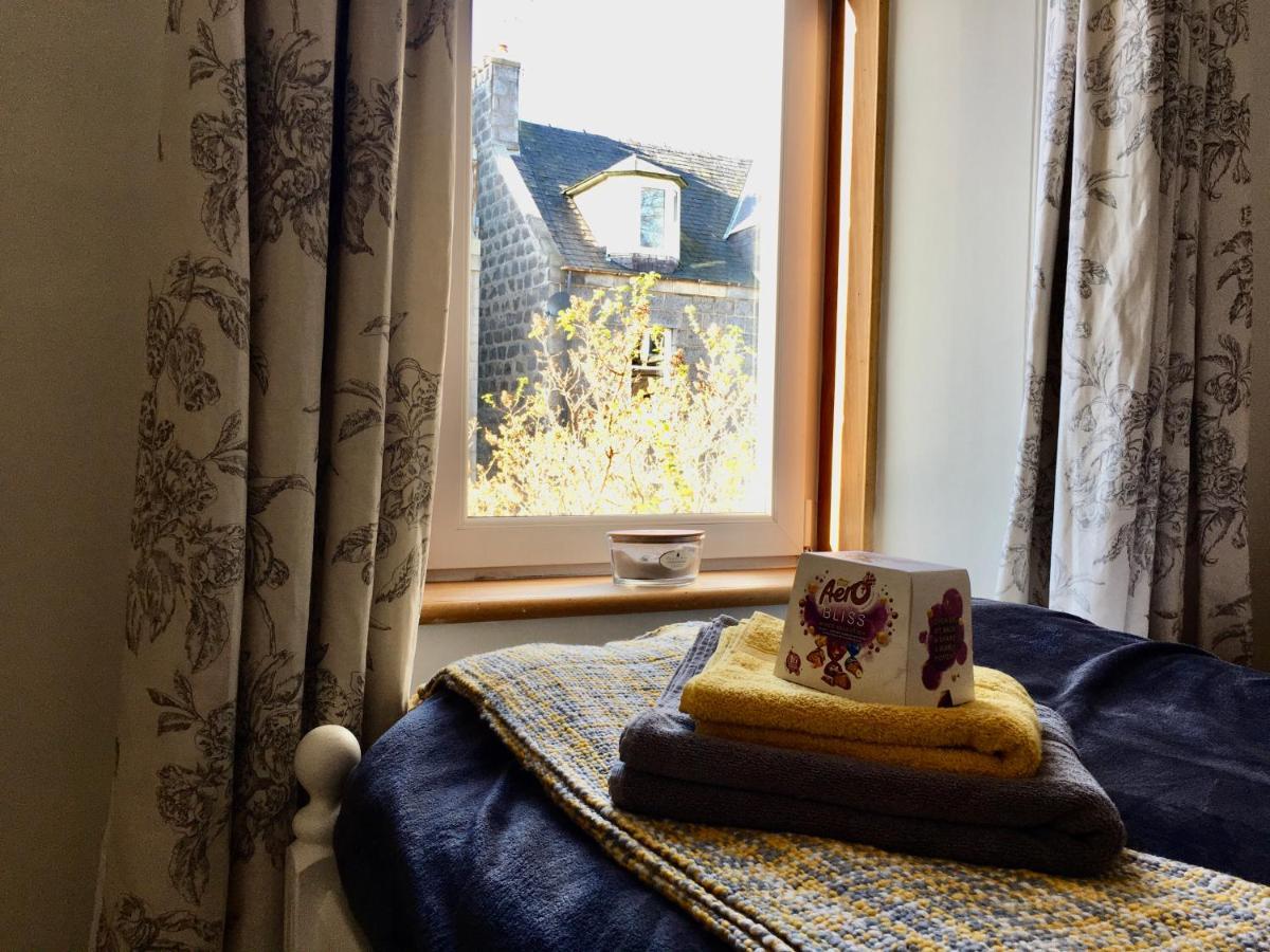 Cosy 2 Bedroom Central Apartment - Free Parking, Free Wifi Aberdeen Eksteriør bilde