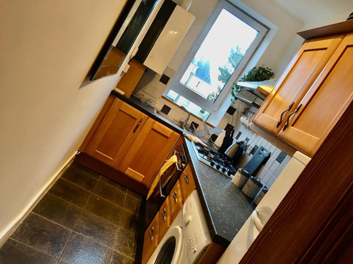 Cosy 2 Bedroom Central Apartment - Free Parking, Free Wifi Aberdeen Eksteriør bilde