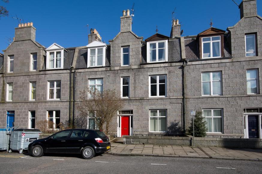 Cosy 2 Bedroom Central Apartment - Free Parking, Free Wifi Aberdeen Eksteriør bilde